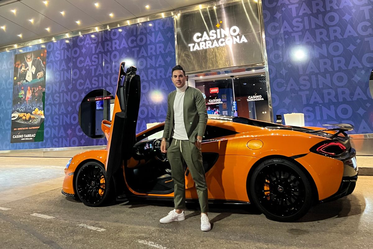 Cristian Fernandez y su Lambo de alquiler